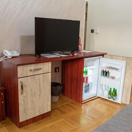 Hotel Kutko Pancsova Kültér fotó