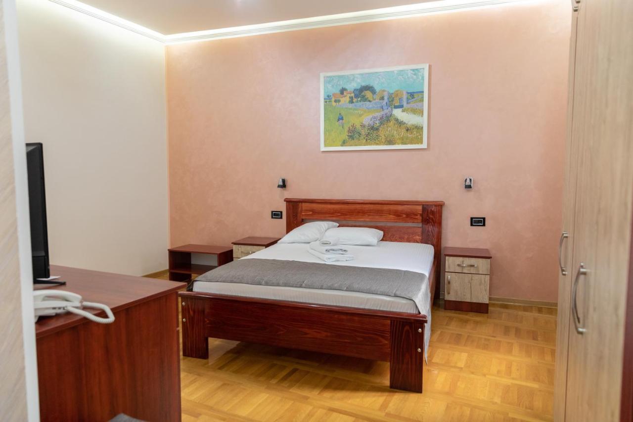 Hotel Kutko Pancsova Kültér fotó