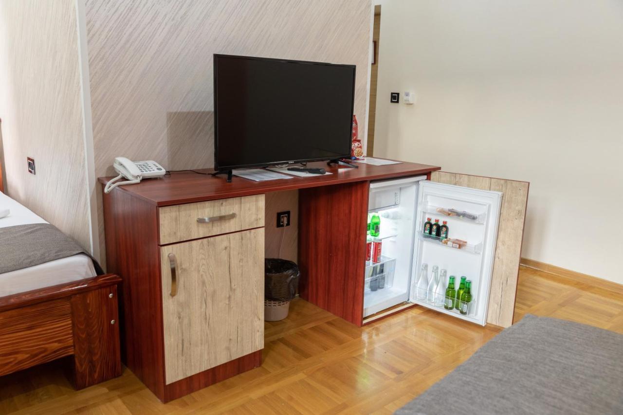 Hotel Kutko Pancsova Kültér fotó