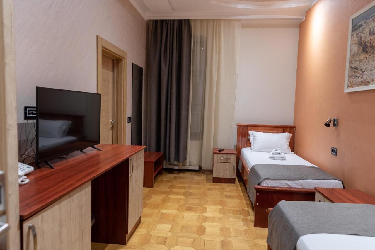 Hotel Kutko Pancsova Kültér fotó