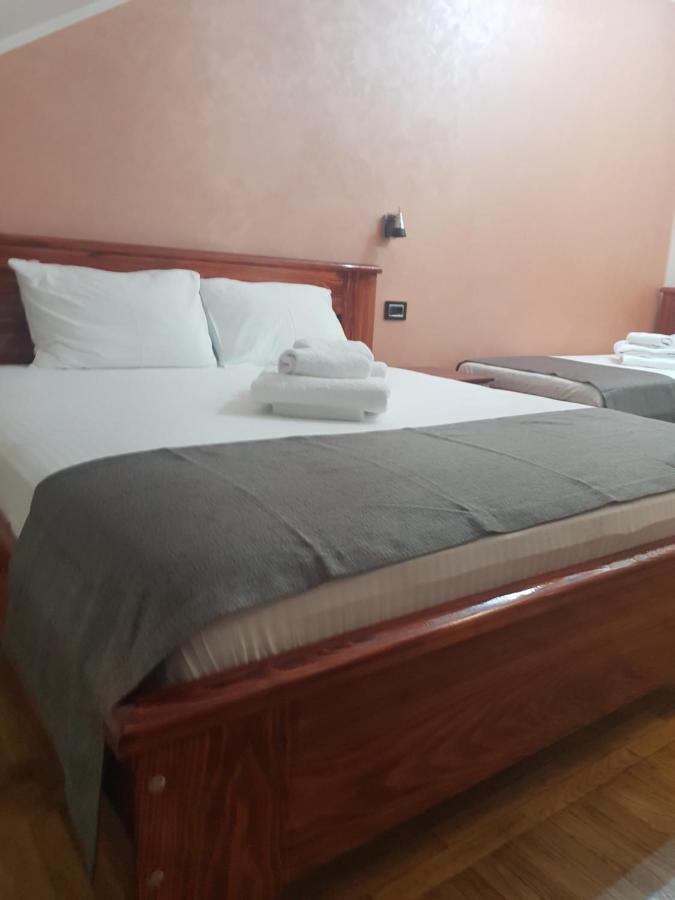 Hotel Kutko Pancsova Kültér fotó