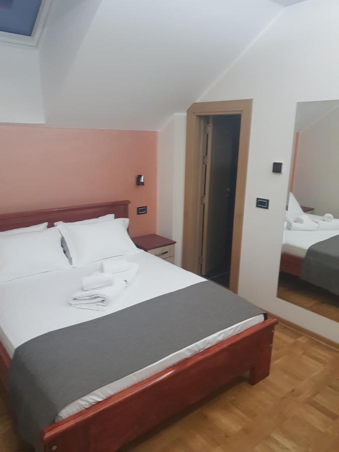 Hotel Kutko Pancsova Kültér fotó