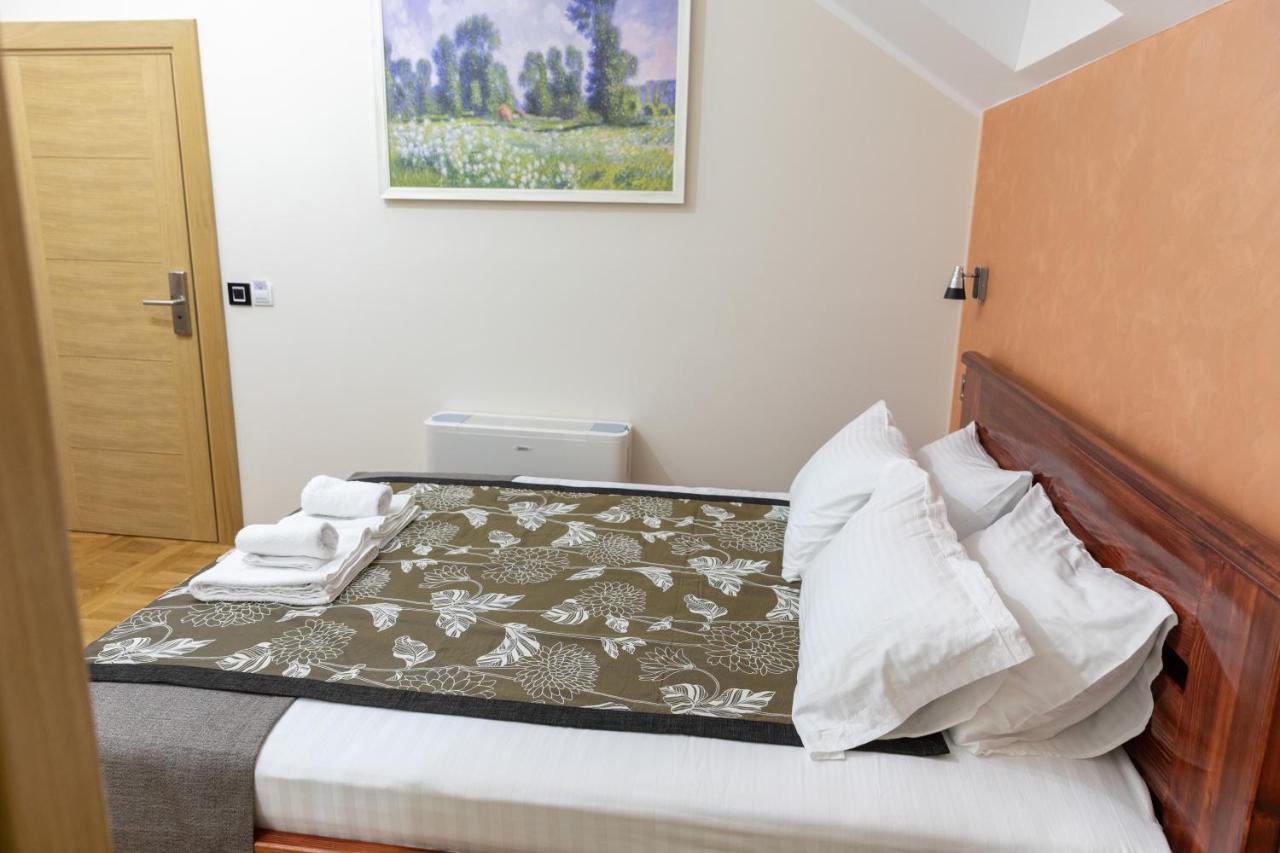 Hotel Kutko Pancsova Kültér fotó