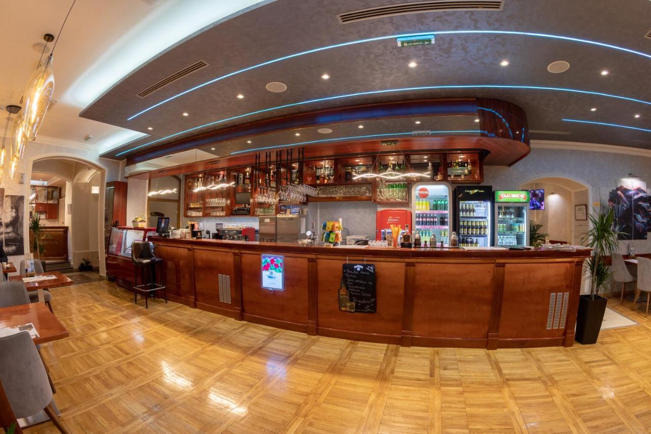 Hotel Kutko Pancsova Kültér fotó